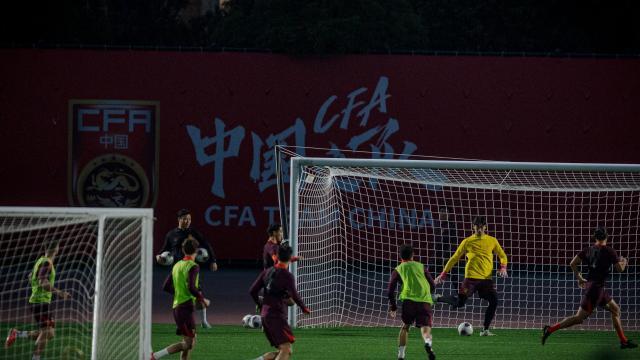 1742796838337023441.jpg (体育)(9)足球——世预赛:中国队进行赛前训练XxjpseC007368_20250323_PEPFN0A001.jpg