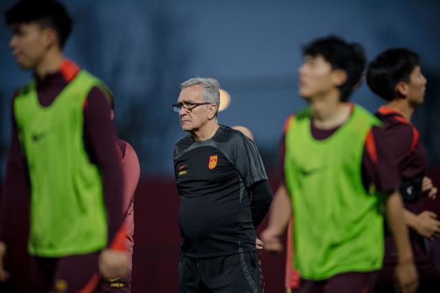 1742796858683077892.jpg (体育)(11)足球——世预赛:中国队进行赛前训练XxjpseC007381_20250323_PEPFN0A001.jpg