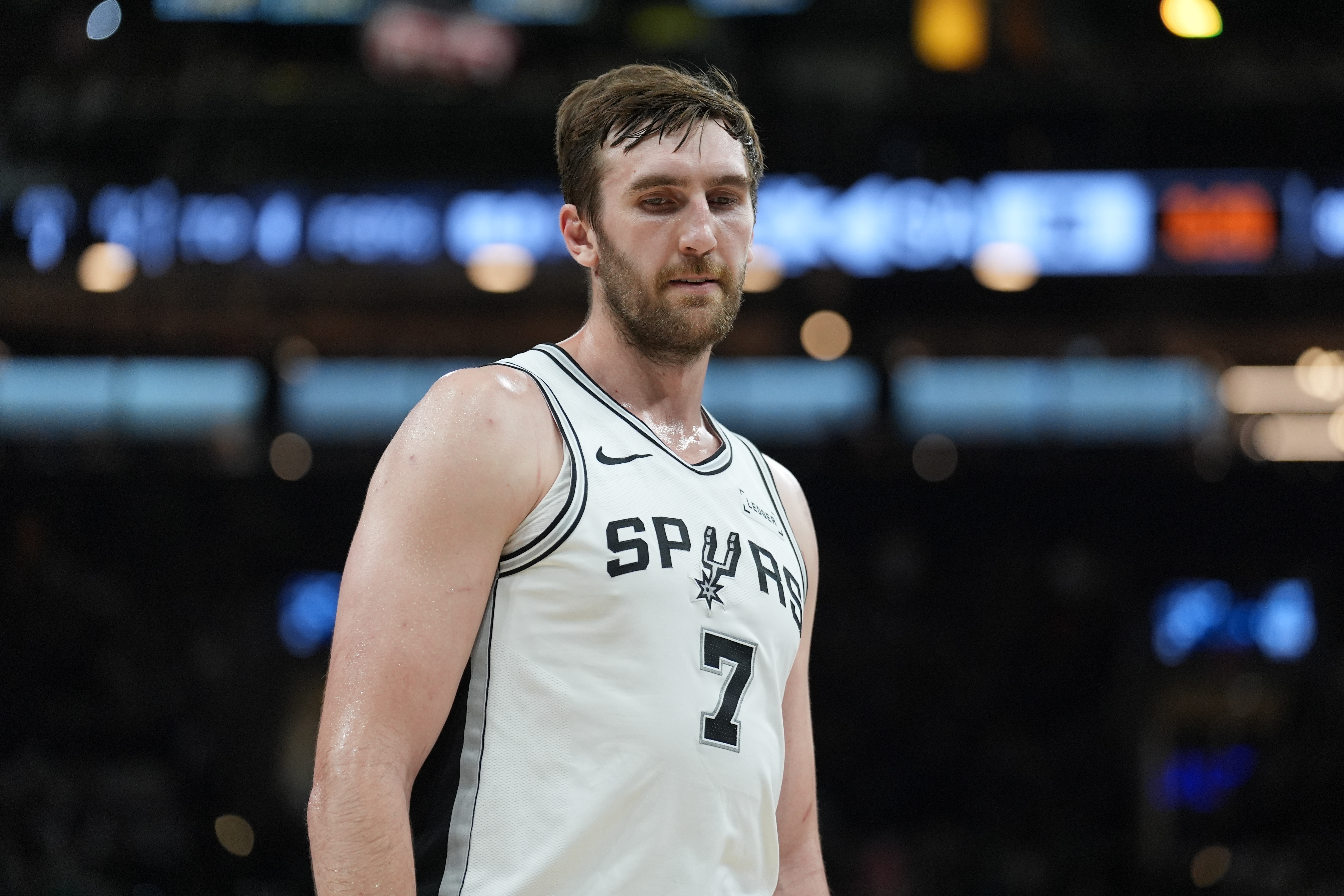 科内特：我顶替文班时的轮换会调 但我们比赛方式和目标始终一致