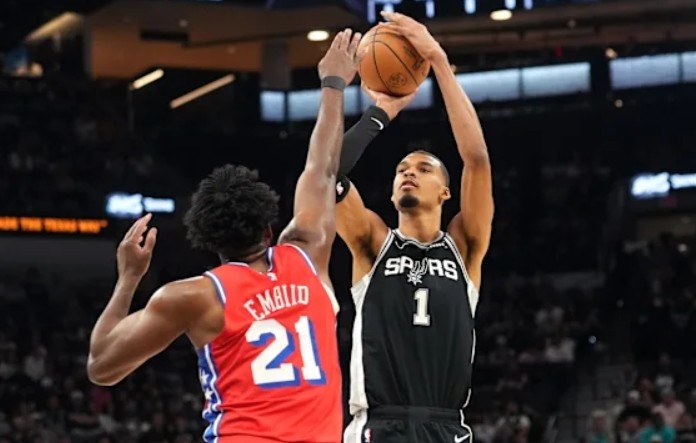 开云电子-马刺60胜:文班vs恩比德的今昔